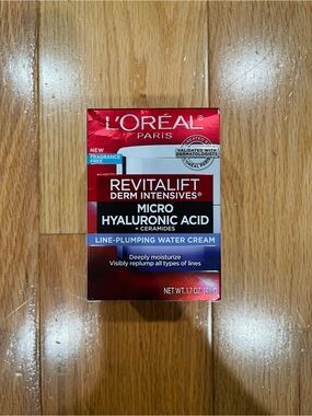 Revitalift Micro Hyaluronic Acid Line-Plumping Water Cream - Red